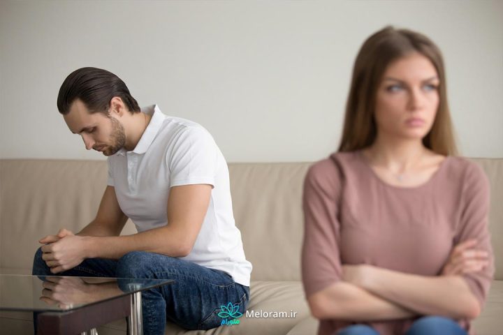 زوجی که از شکست خوردن ازواجشان ناراحت هستند.